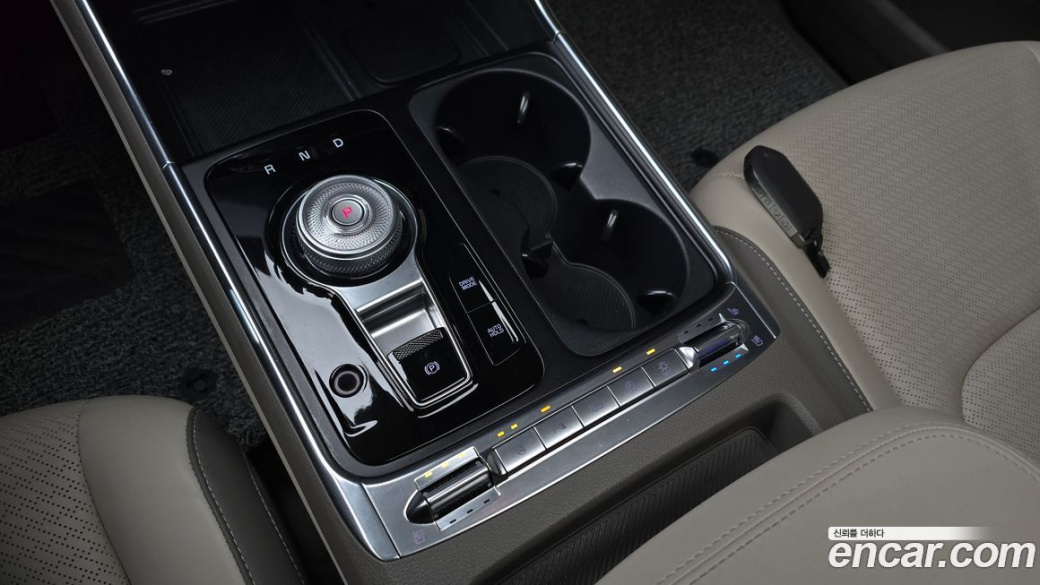 Kia Carnival 9-Seater Gravity, 2024