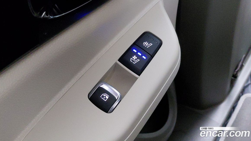 Kia Carnival 7-Seater Gravity, 2025