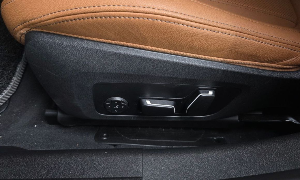 BMW 3-Series 320i, 2024