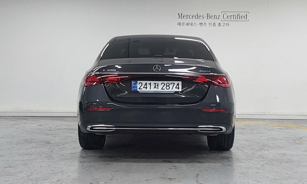 Mercedes-Benz E-Class E300 4MATIC Exclusive, 2025