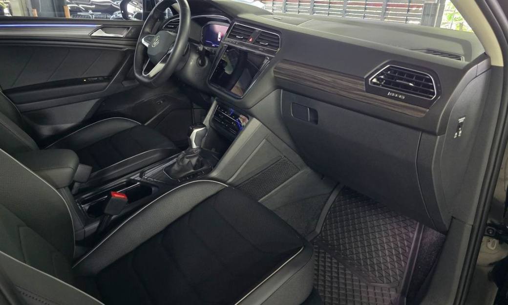 Volkswagen Tiguan 2.0 TSI Prestige, 2024