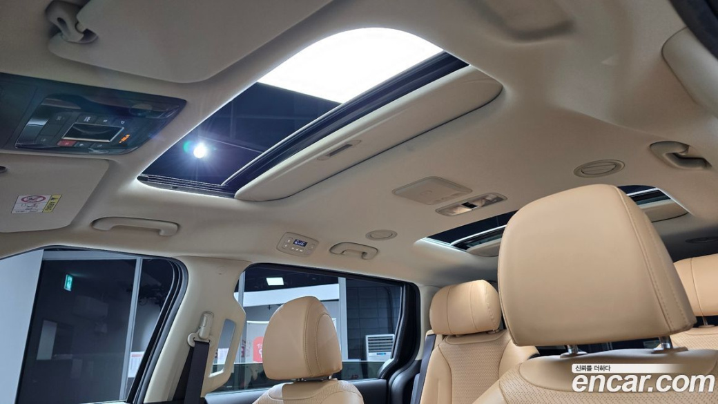 Kia Carnival 7-Seater Signature, 2023