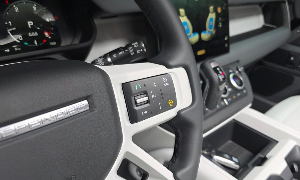 Land Rover Defender 90 D250 X-Dynamic SE, 2025