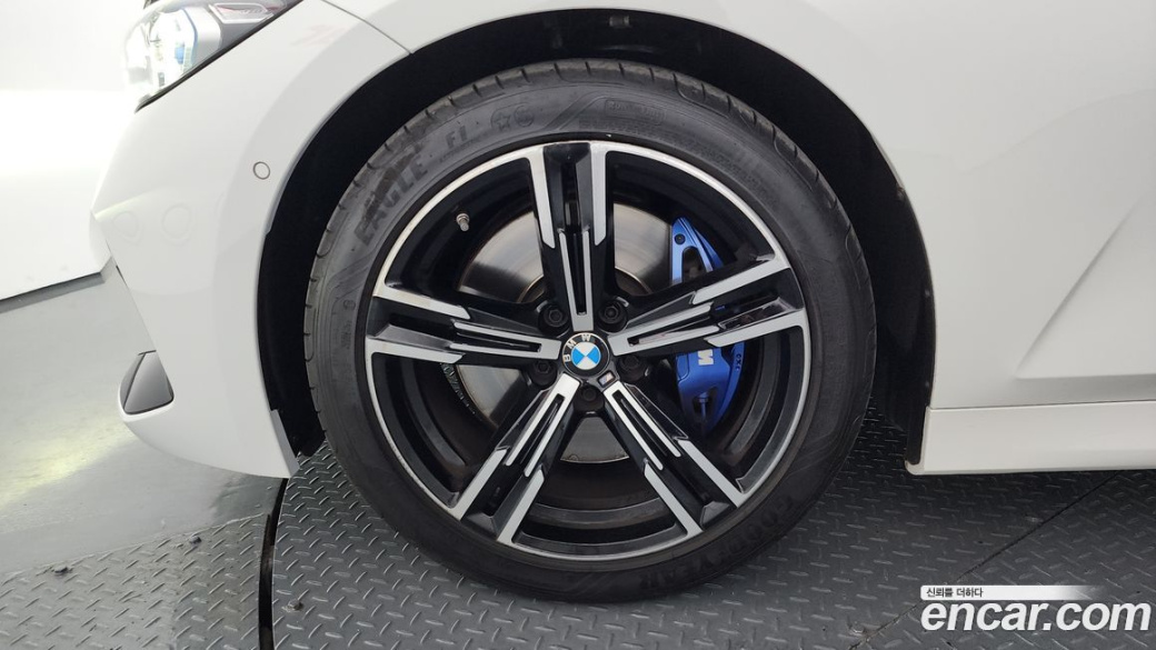 BMW 3-Series 320i M Sport, 2023