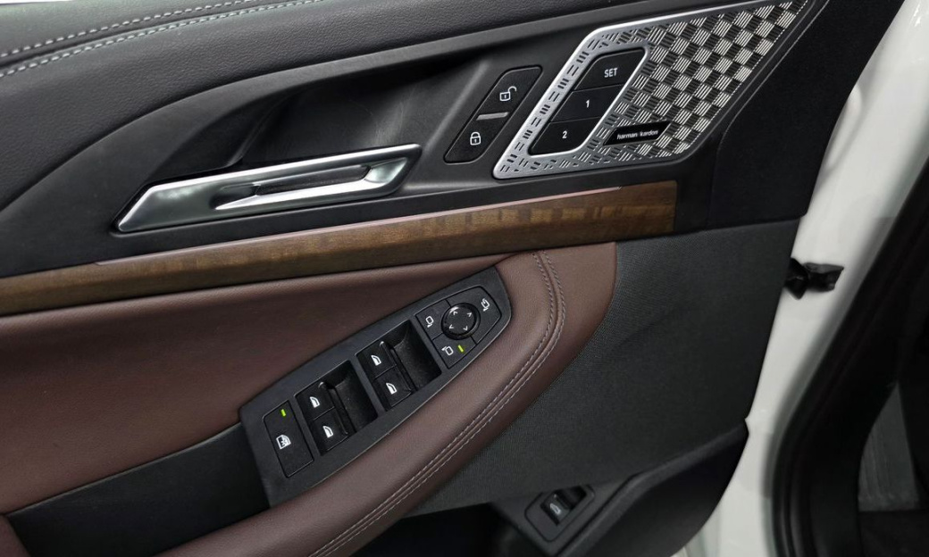 BMW 2-Series 220i Luxury, 2024