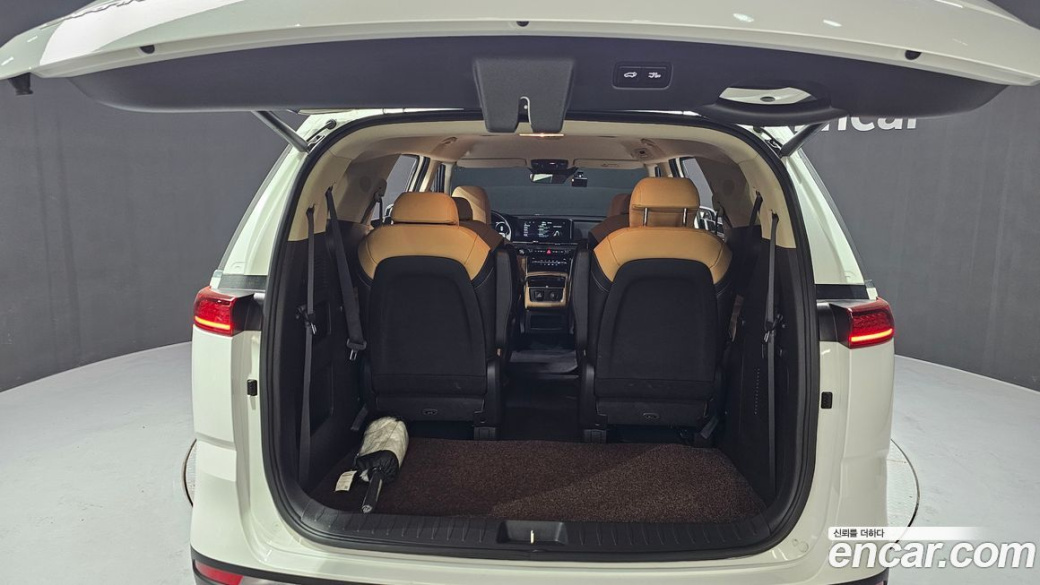 Kia Carnival 9-Seater Signature, 2023