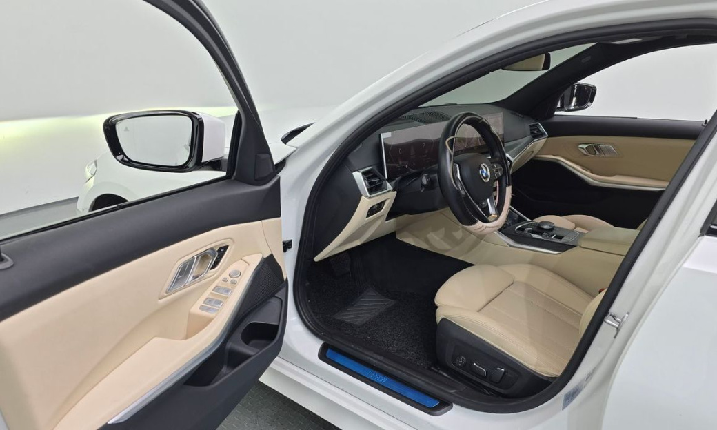 BMW 3-Series 320i, 2024