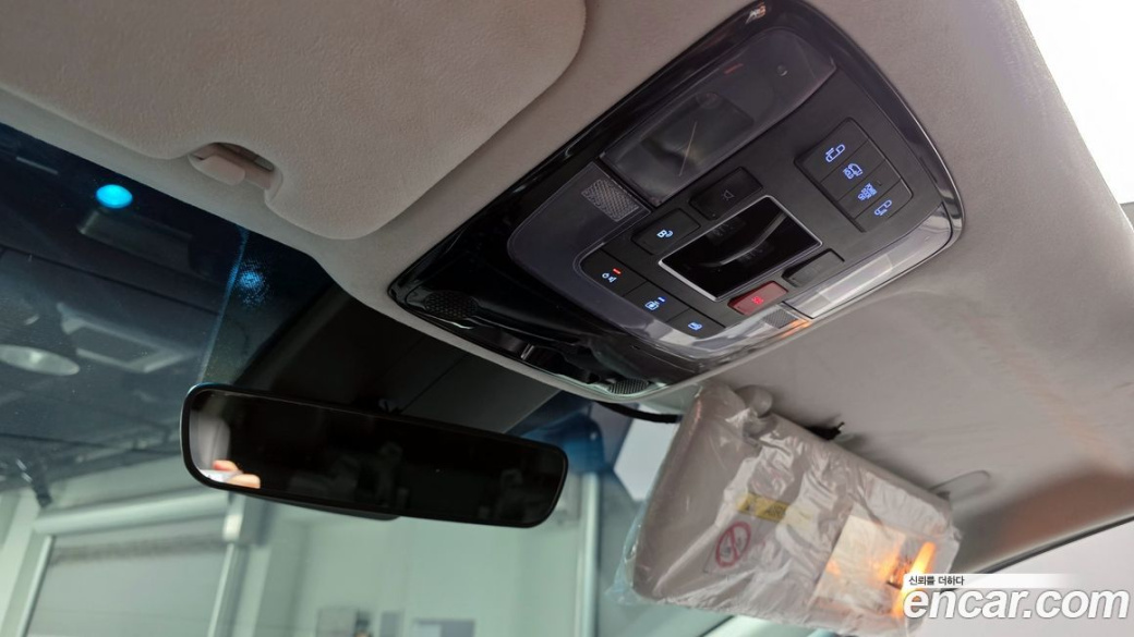 Hyundai Staria 4WD Lounge 9-Seater, 2022