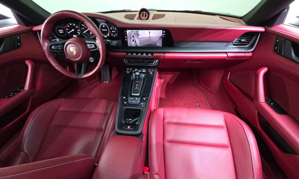Porsche 911 Carrera 4 GTS, 2024