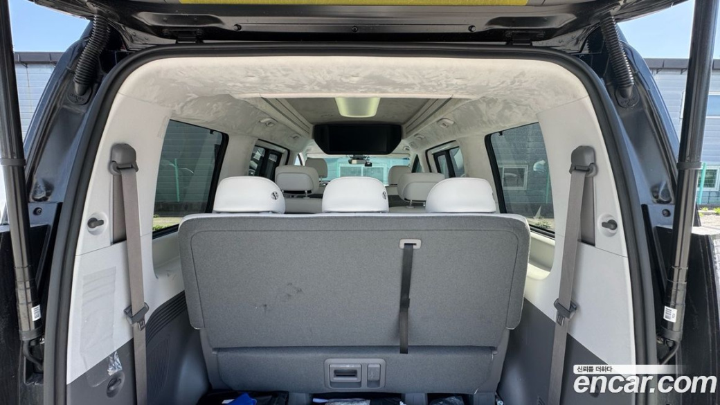 Hyundai Staria 4WD Lounge 7-Seater, 2023
