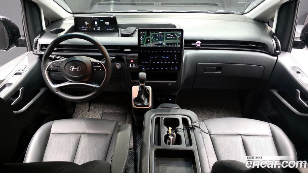 Hyundai Staria 4WD Tourer 9-Seater, 2025