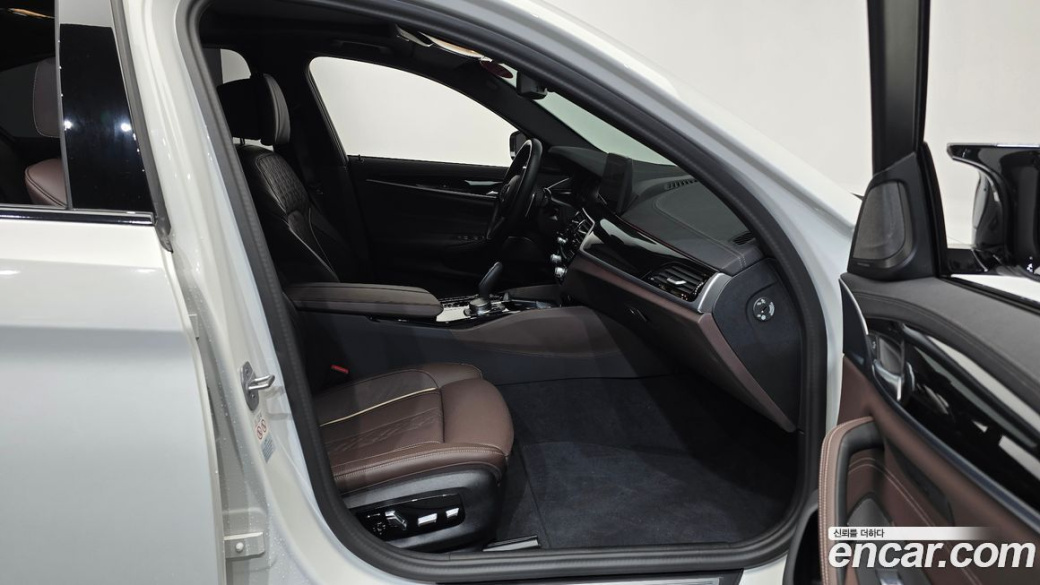 BMW 5-Series 530i M Sport Package, 2023
