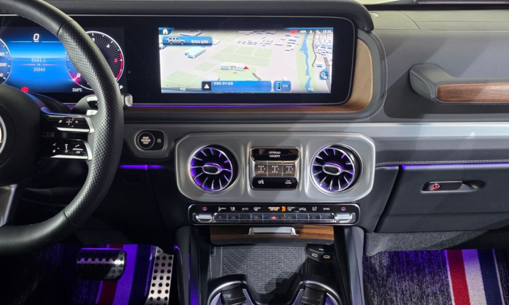 Mercedes-Benz G-Class G450d, 2025