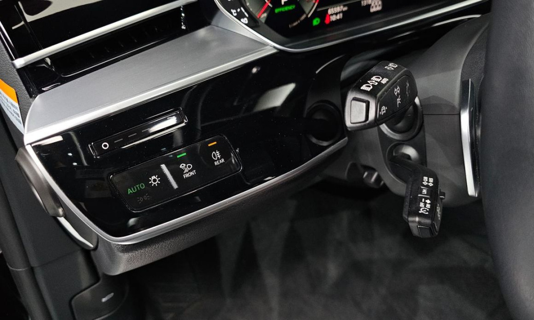 Audi A8 55 TFSI Quattro LWB, 2021