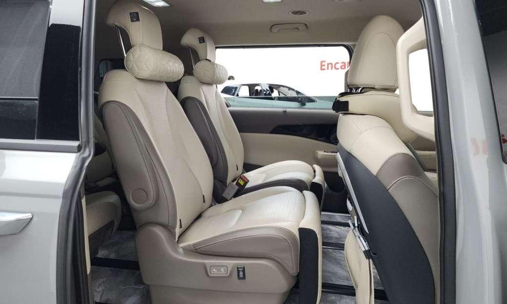 Kia Carnival 9-Seater Gravity, 2025