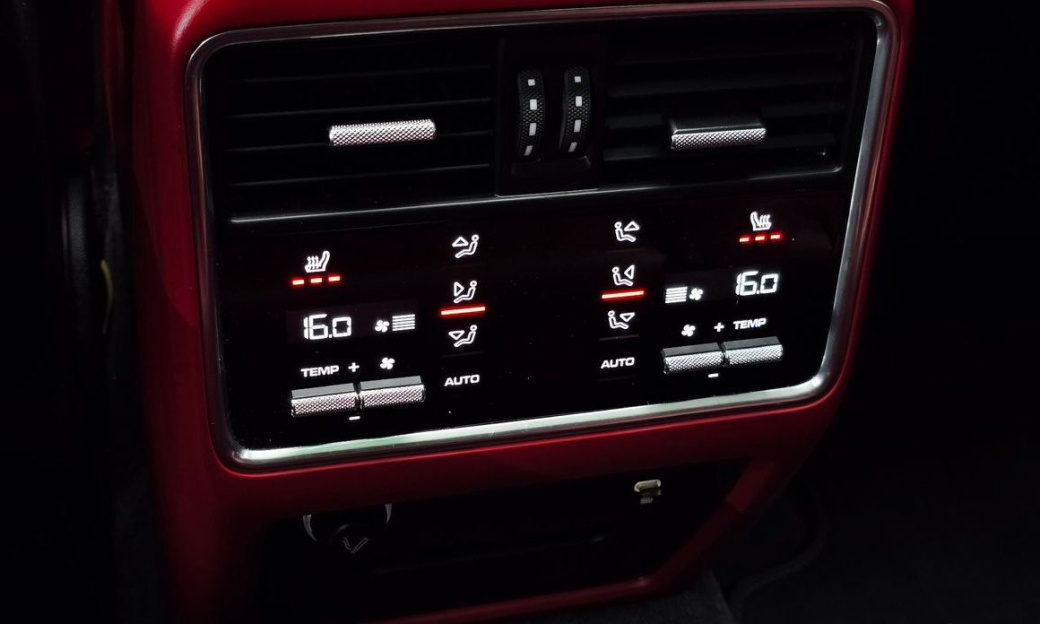 Porsche Cayenne 3.0 PLATINUM EDITION, 2023