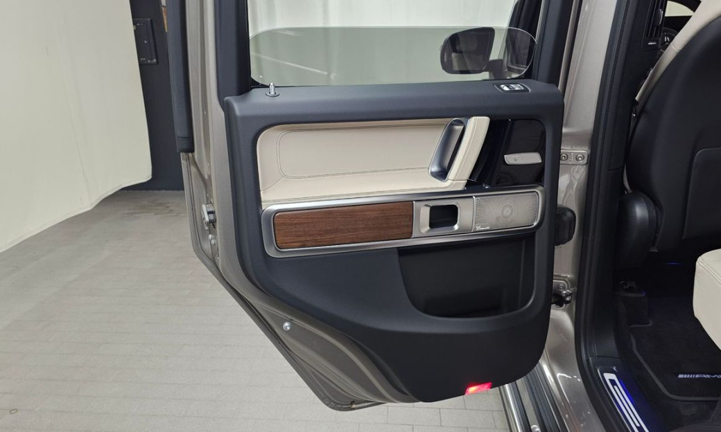 Mercedes-Benz G-Class G450d, 2025