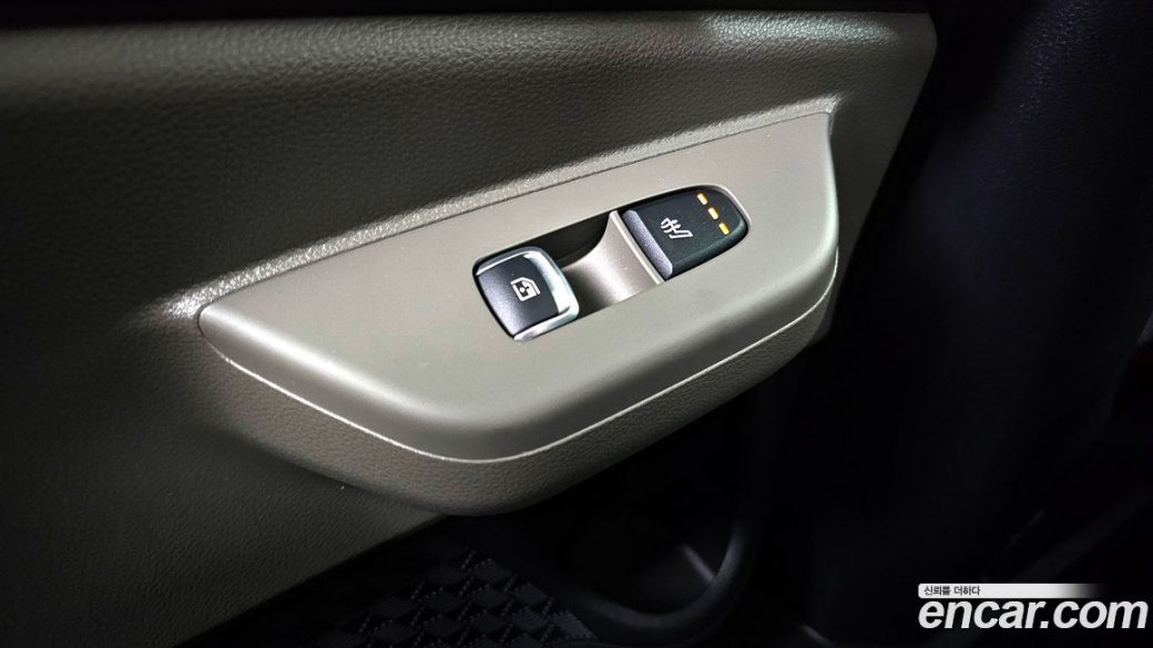 Kia Carnival 9-Seater Signature, 2024