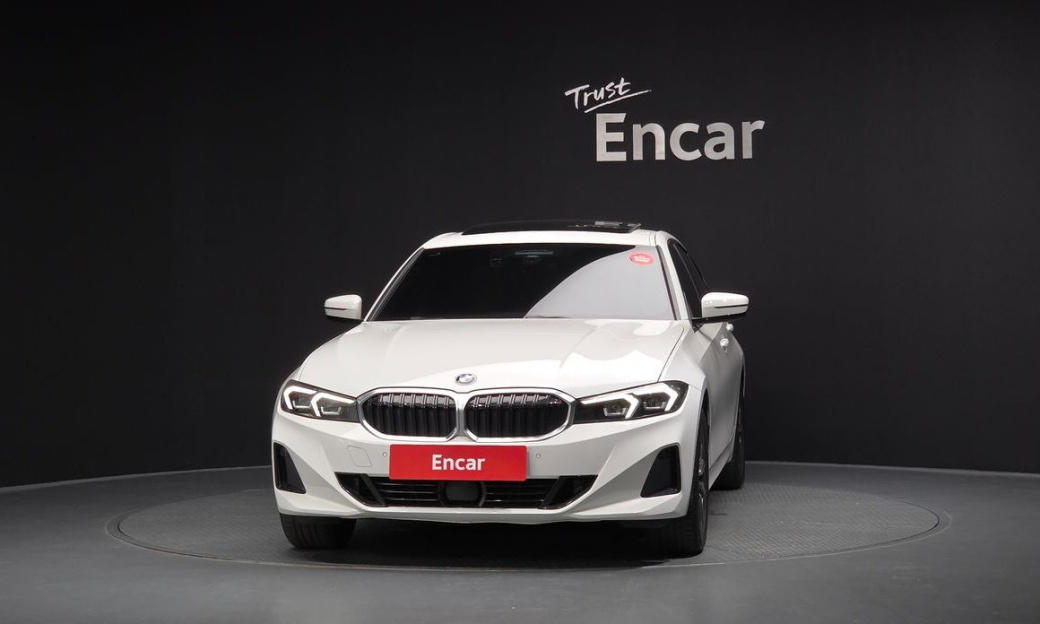 BMW 3-Series 320i, 2024