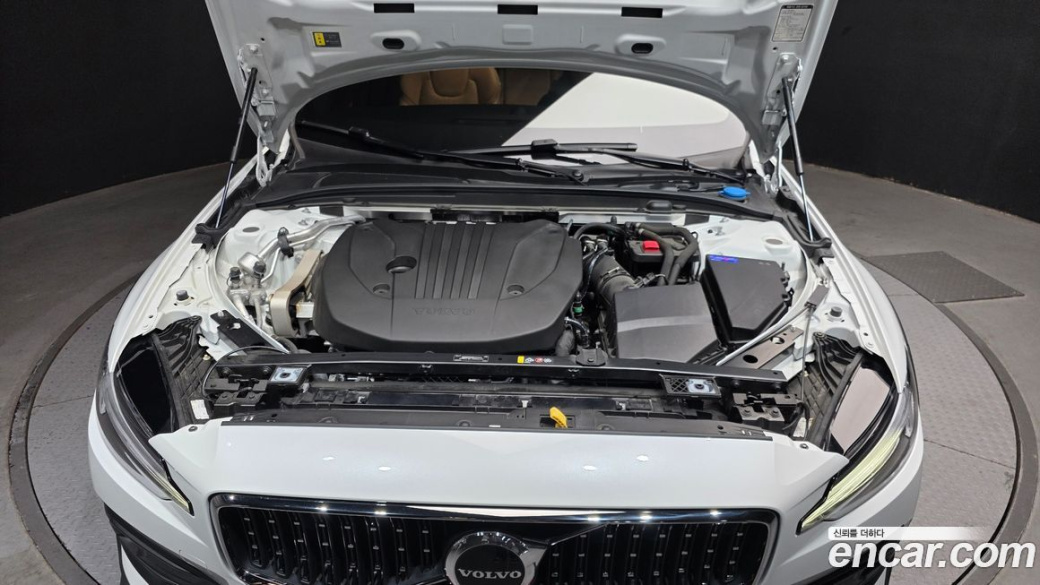 Volvo V60 B5 Ultimate AWD, 2024