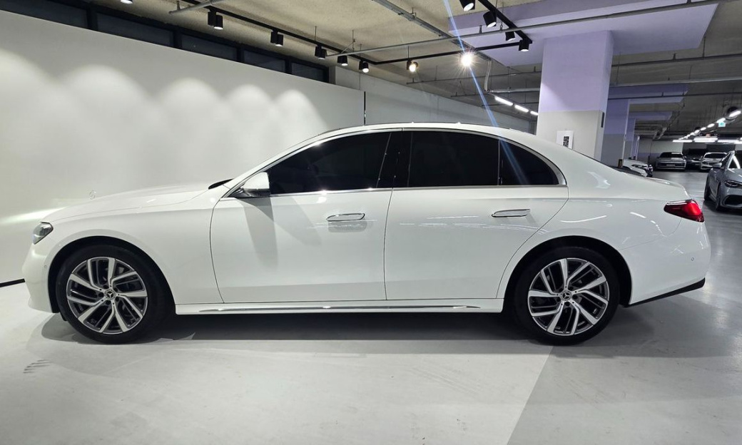 Mercedes-Benz E-Class E220d 4MATIC Exclusive, 2025