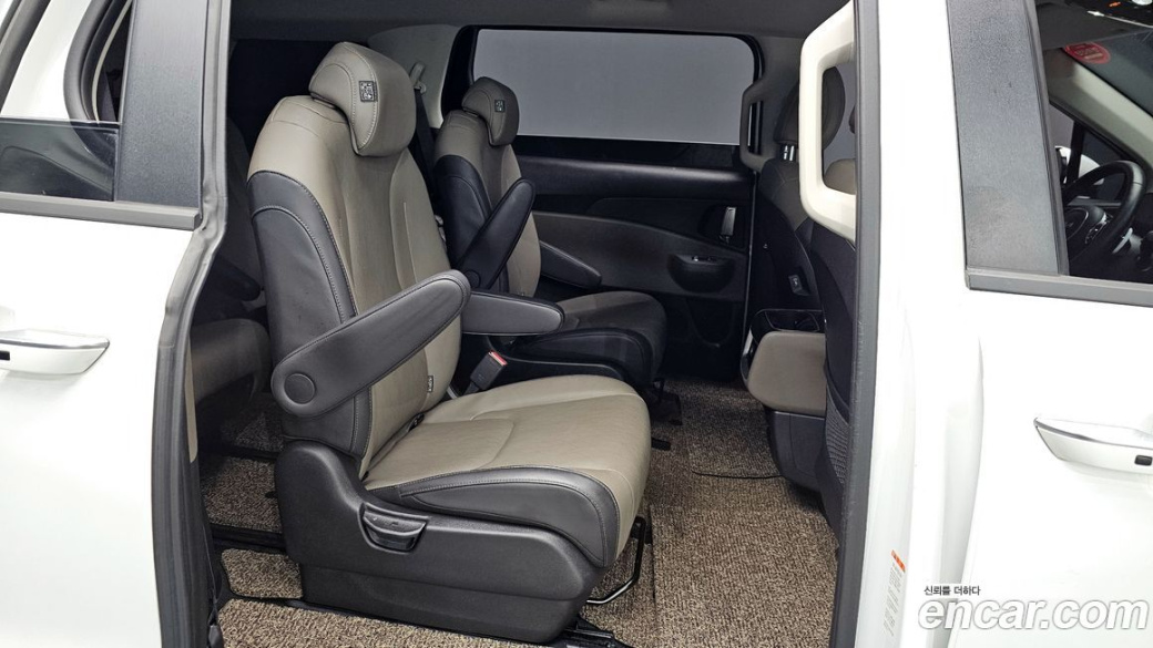 Kia Carnival 9-Seater Prestige, 2024