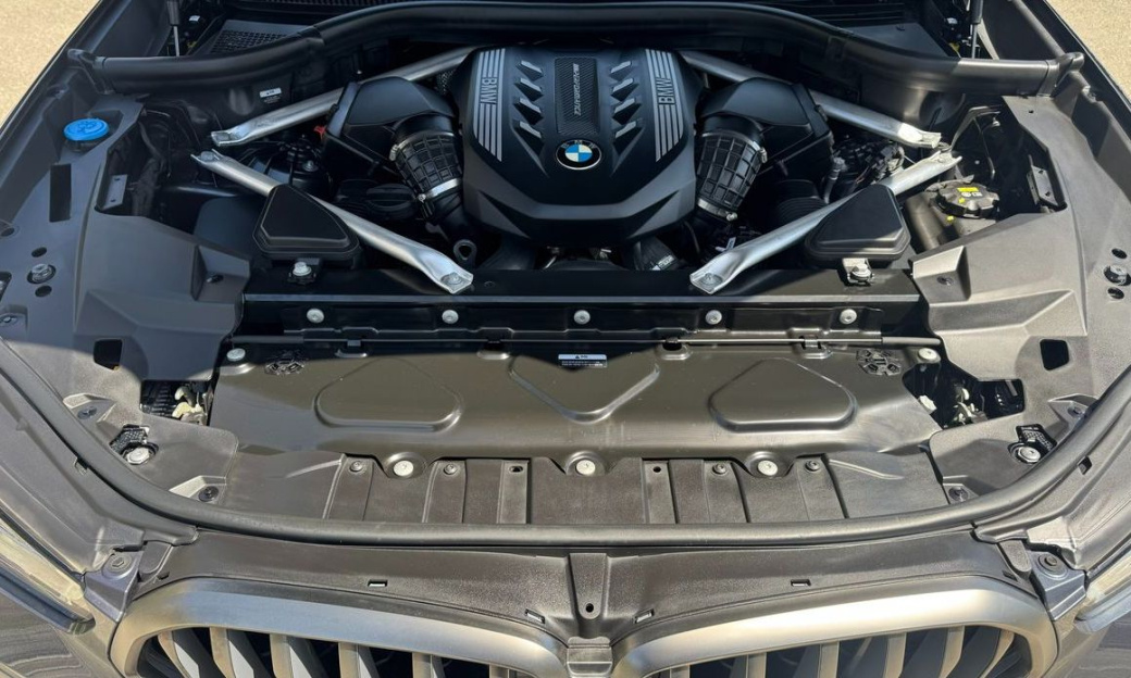 BMW X6 M50i, 2022