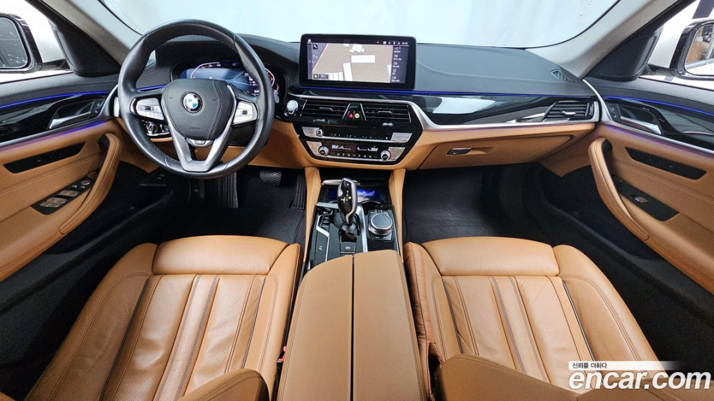 BMW 5-Series 520i Luxury, 2022