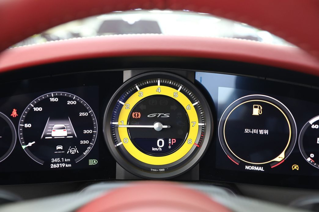 Porsche 911 Carrera 4 GTS Cabriolet, 2023