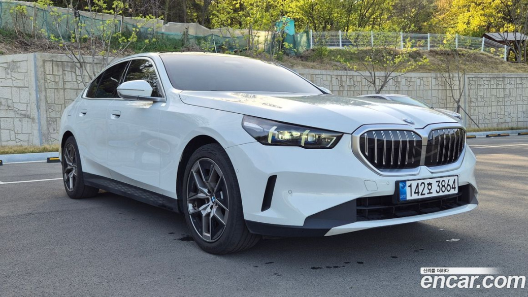 BMW 5-Series 520i, 2024
