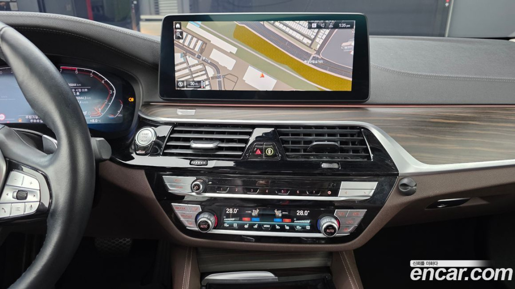 BMW 5-Series 530i Luxury, 2022