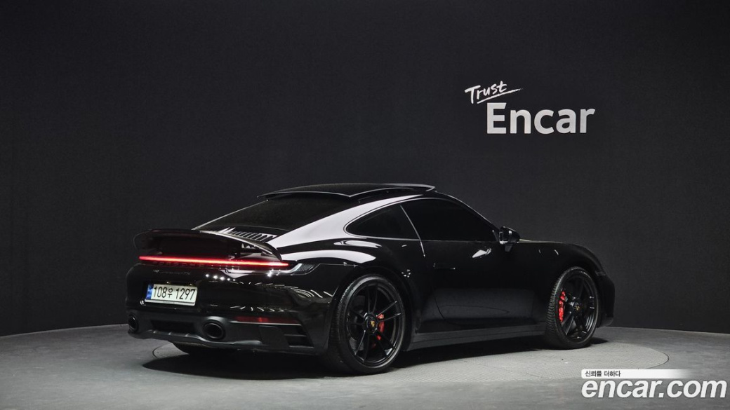 Porsche 911 Carrera 4 GTS, 2023