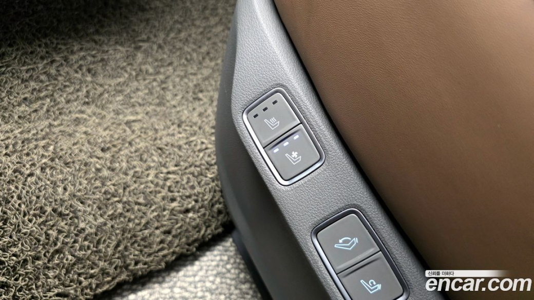 Hyundai Staria 4WD Lounge 7-Seater, 2023