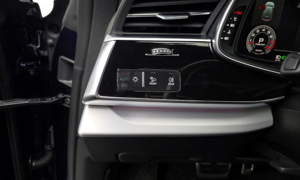 Audi Q8 55 TFSI Quattro Premium, 2022