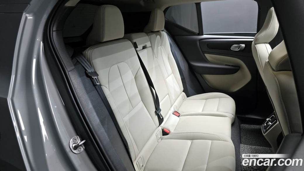 Volvo XC40 B4 Ultimate Bright, 2024
