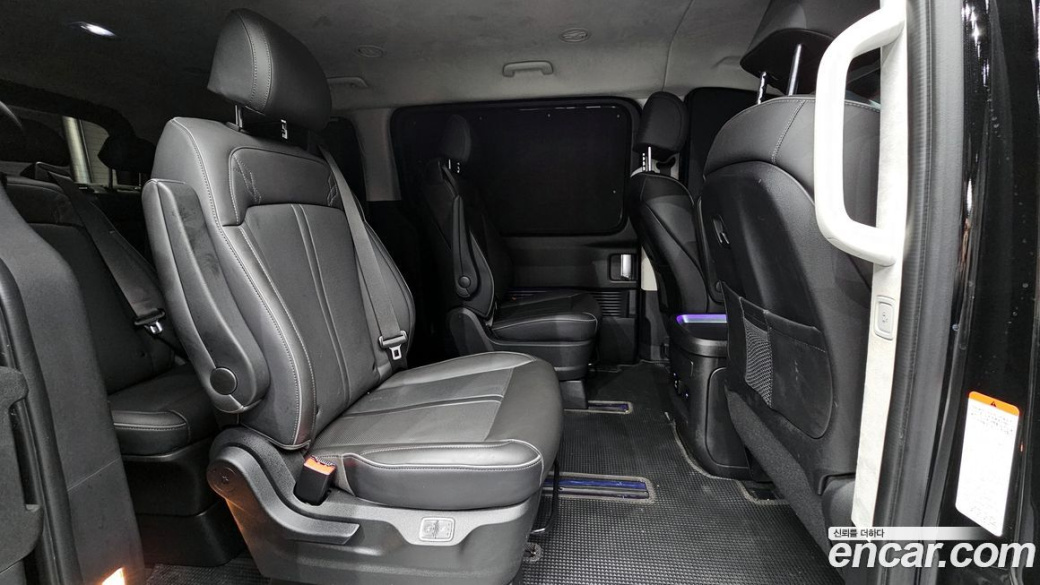 Hyundai Staria 4WD Lounge 9-Seater, 2025