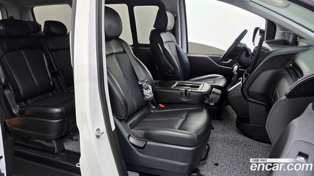 Hyundai Staria 4WD Tourer 9-Seater, 2023
