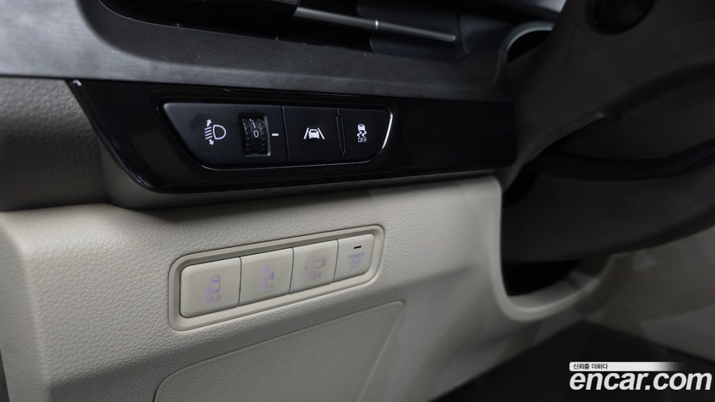 Kia Carnival 9-Seater Signature, 2023