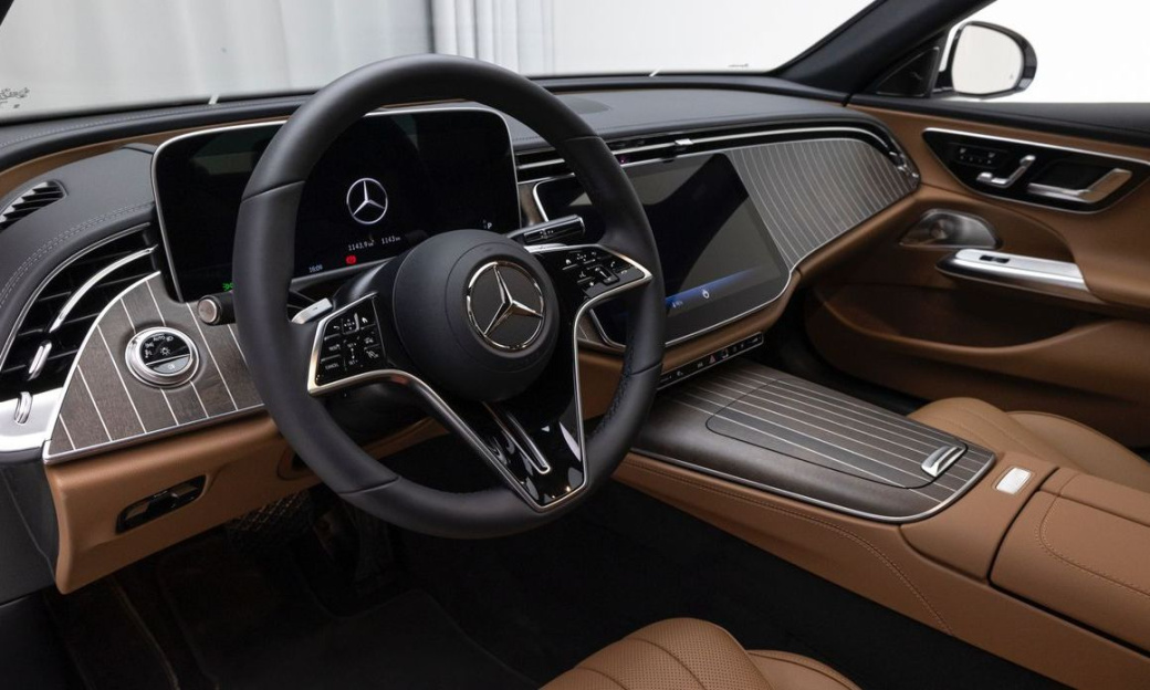 Mercedes-Benz E-Class E300 4MATIC Exclusive, 2026