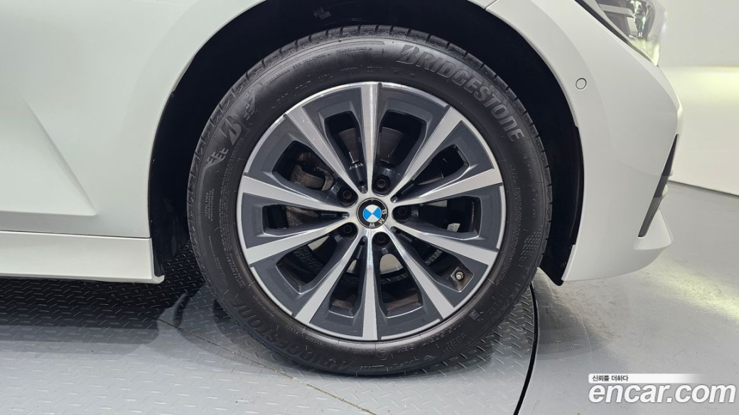 BMW 3-Series 320i, 2022