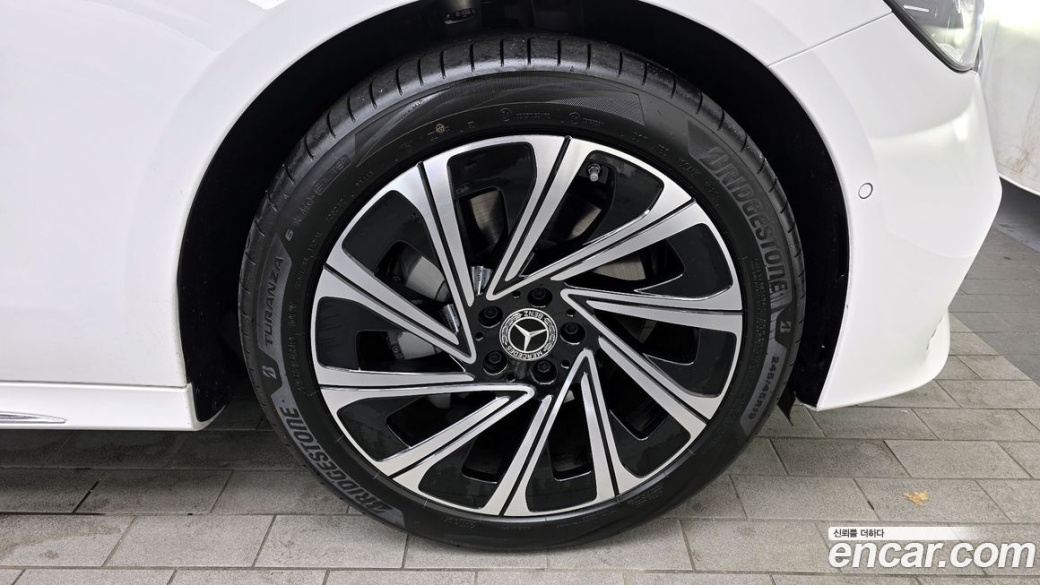 Mercedes-Benz E-Class E300 4MATIC Exclusive, 2026