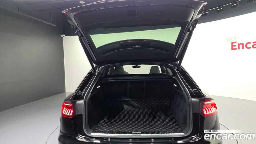 Audi Q8 55 TFSI Quattro Premium, 2023