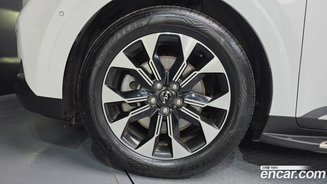 Kia Carnival 9-Seater Signature, 2023