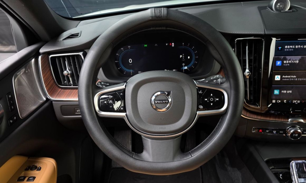 Volvo XC60 B5 Ultra Bright, 2025