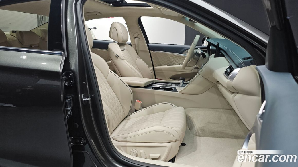 Genesis G70 Gasoline 2.5T 4WD, 2025