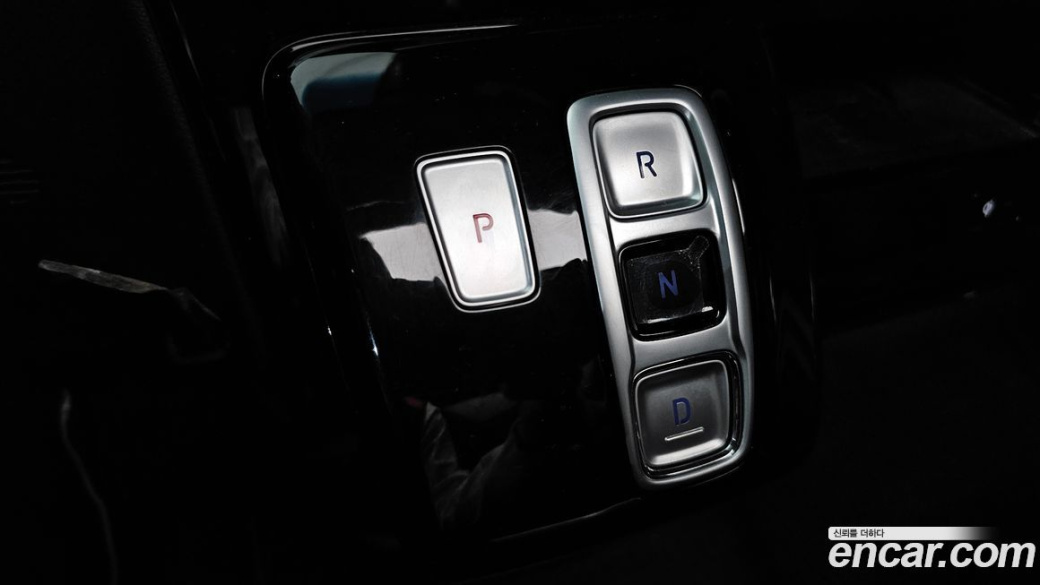 Hyundai Staria 4WD Lounge 9-Seater, 2024