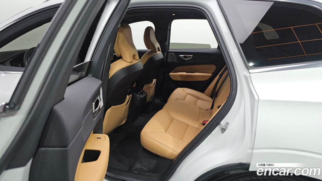 Volvo XC60 B5 Ultimate Bright, 2024