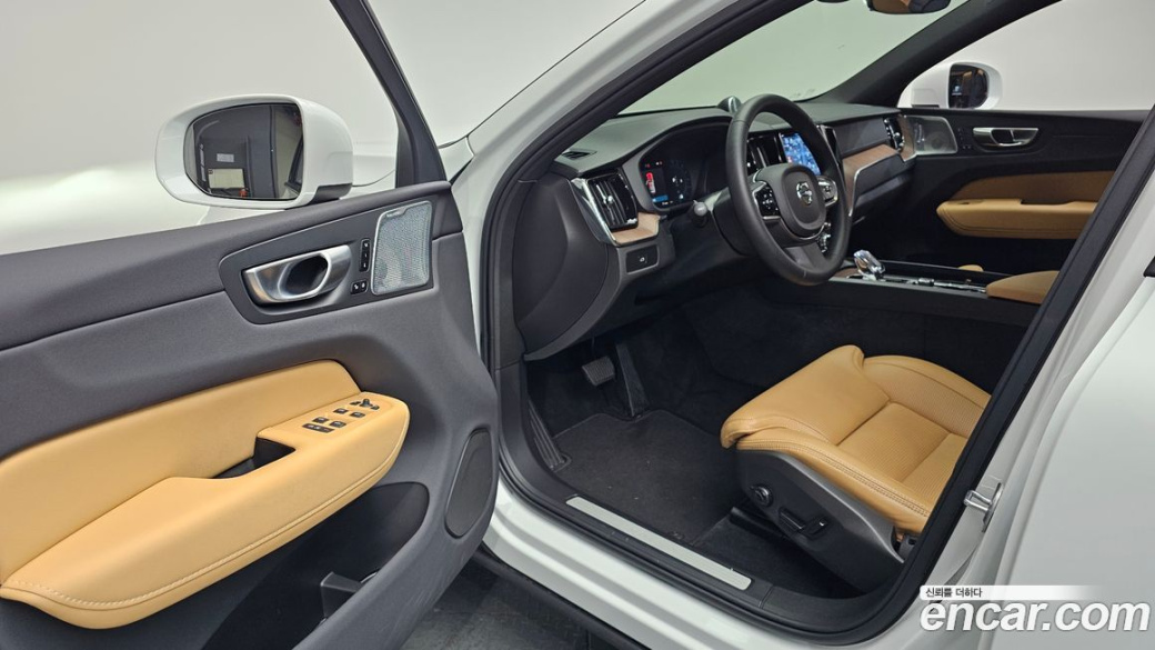 Volvo XC60 B5 Ultimate Bright, 2024