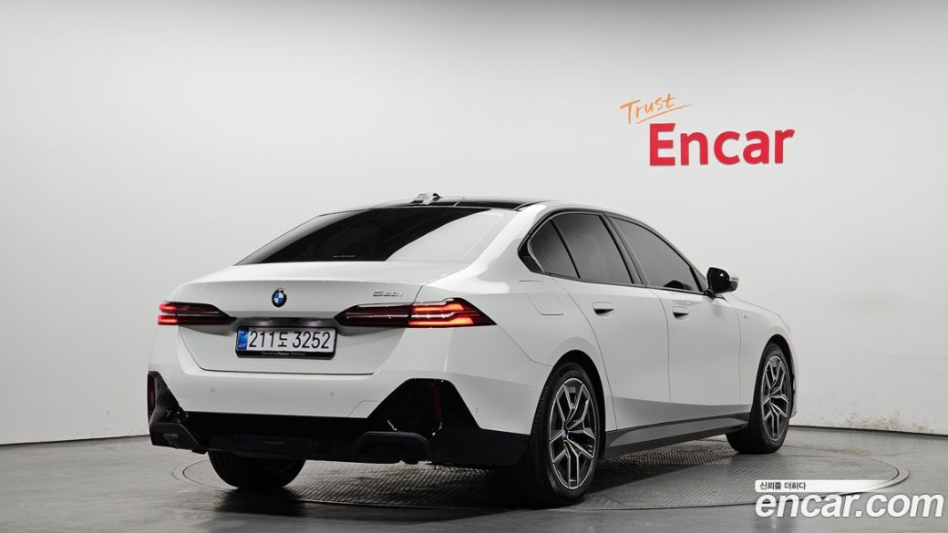 BMW 5-Series 520i M Sport, 2025