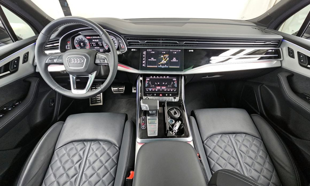 Audi Q7 55 TFSI Quattro Premium, 2025